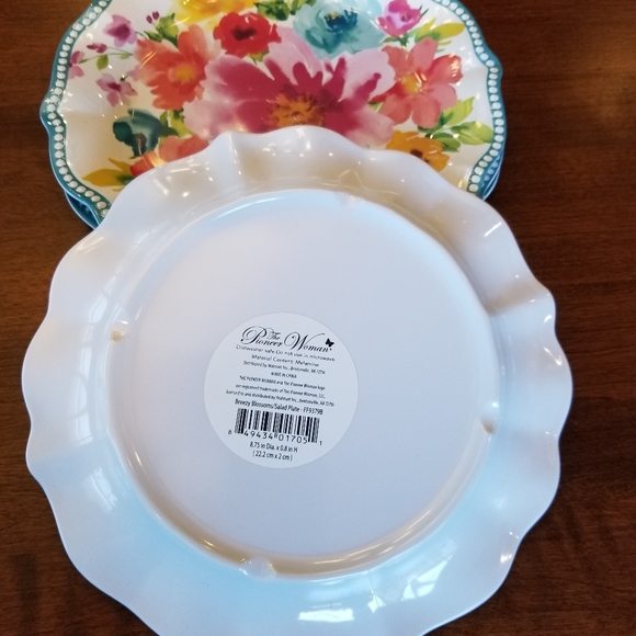 Pioneer woman Breezy blossom/salad plate set - Picture 3 of 4